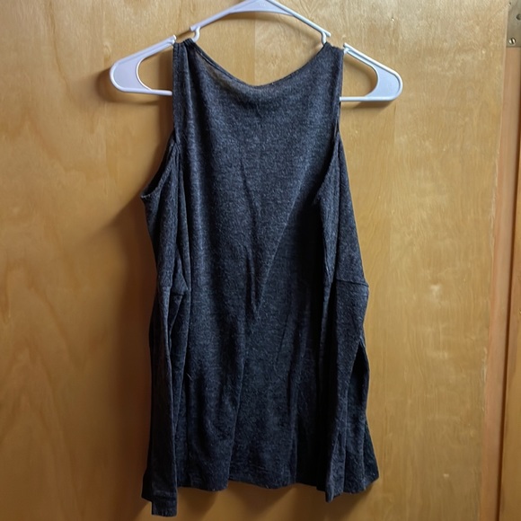 💕5/25 closet clean out💕 Zara cold shoulder top - Picture 2 of 4